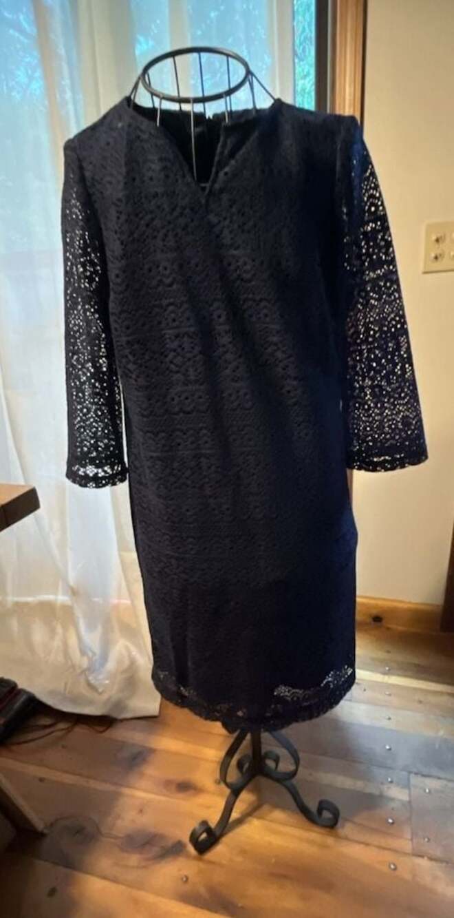 Chico's Navy Blue Lace Overlay Sheath 3/4 Sleeve Notch V-Neck Dress